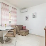 Apartament Beautiful In With Wifi Pula