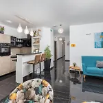 Apartament Beautiful In With Wifi Pula