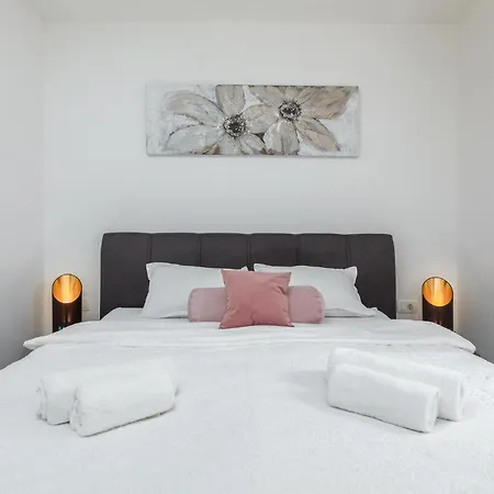 Beautiful In With Wifi * プーラ