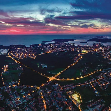 Апартаменти Beautiful In With Wifi *